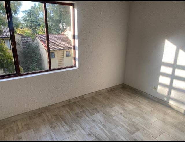 2 BEDROOM TOWNHOUSE FOR SALE IN BRYANSTON